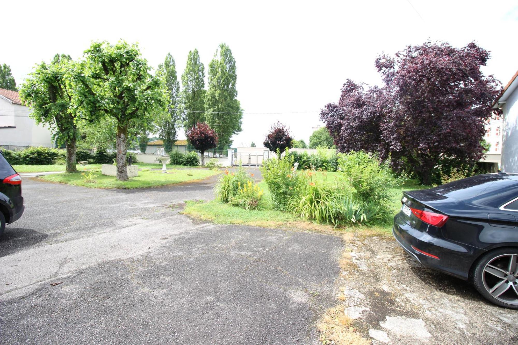3 Chambres - Tres Grand Jardin Privee - Terrasse Privee - Garage Velo Et Moto - Parking Voiture Privee Dans La Propriete - Gere Par Presta-Zen'Services Thierville-sur-Meuse Екстериор снимка