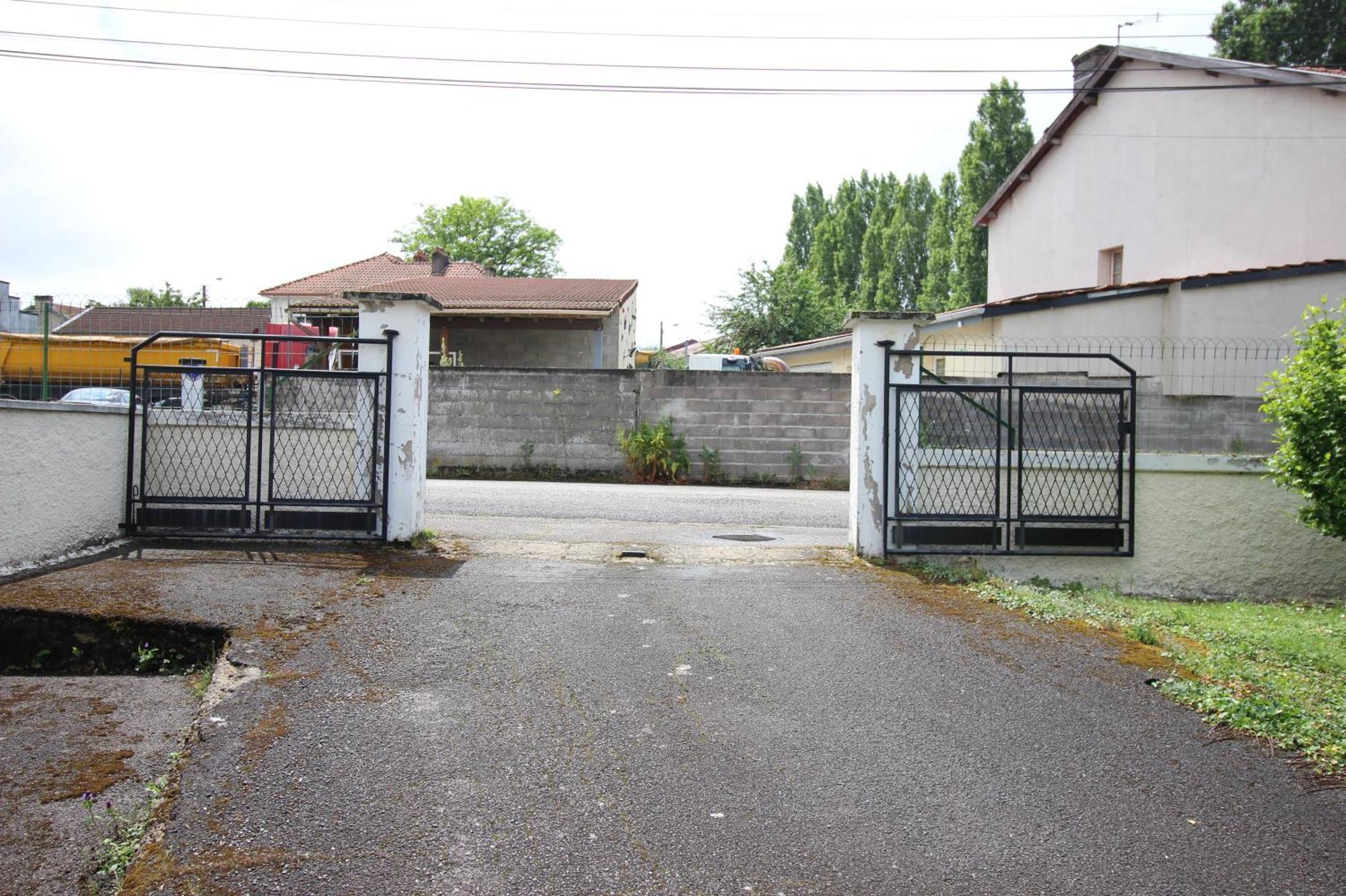 3 Chambres - Tres Grand Jardin Privee - Terrasse Privee - Garage Velo Et Moto - Parking Voiture Privee Dans La Propriete - Gere Par Presta-Zen'Services Thierville-sur-Meuse Екстериор снимка
